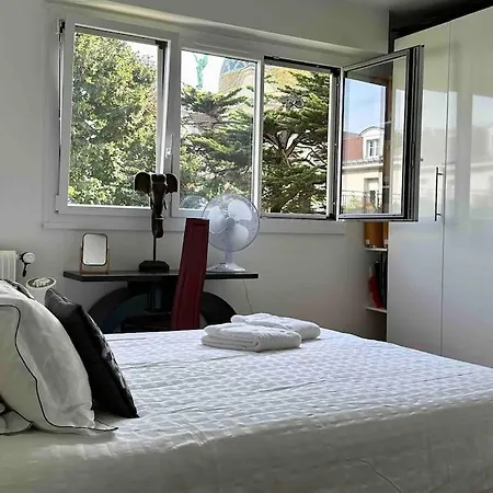 Private Bedrooms Near Eiffel Tower-2